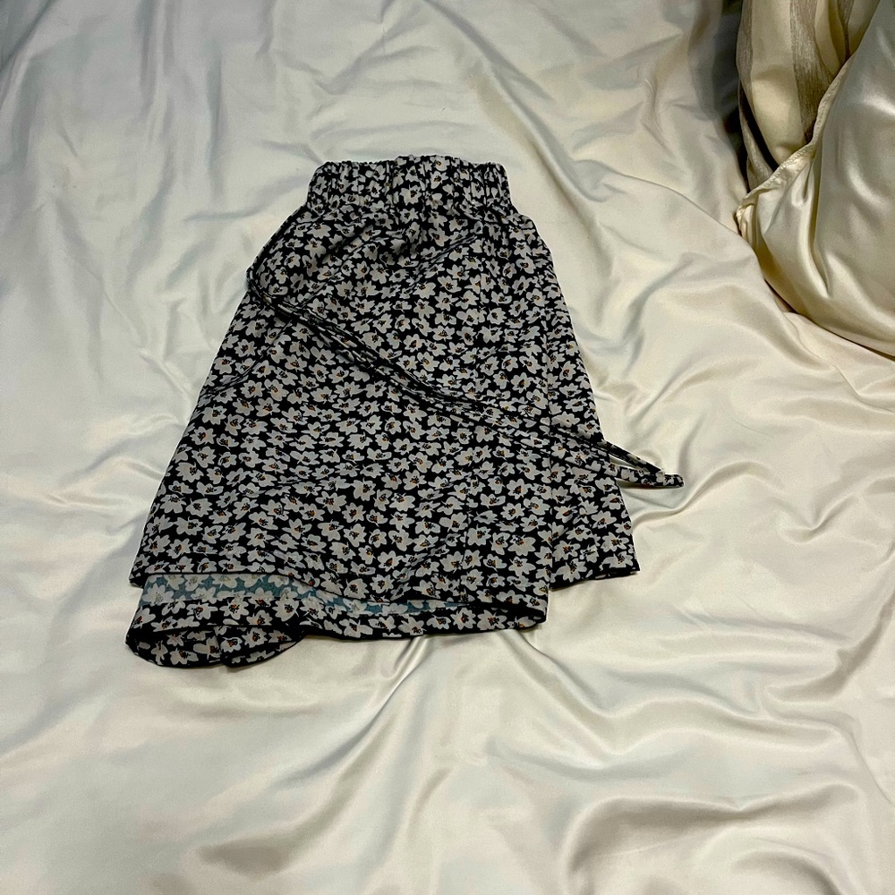 Floral, light weight, size small